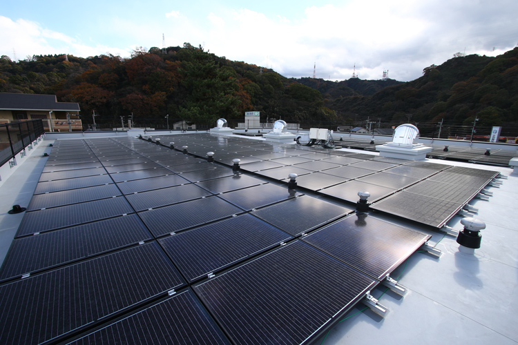 住ベシート防水とソーラーフロンティア、太陽光発電システムのシート防水一体型締結工法を共同開発 | 太陽光発電ならソーラーフロンティア